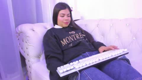 pretty online show from November 2025 11:42:02 AM