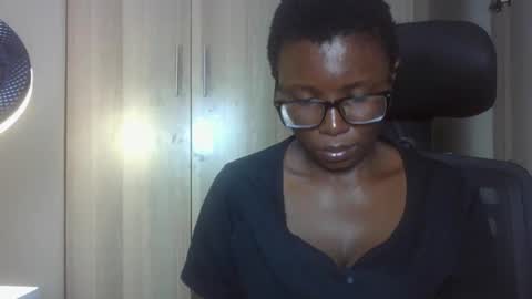 pretty_kemmy online show from September 2025 03:00:02 PM