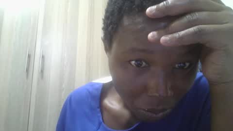 pretty_kemmy online show from September 2025 05:40:01 AM