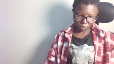 pretty_kemmy online show from September 2025 06:48:02 AM