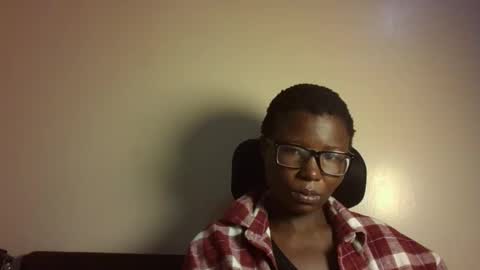 pretty_kemmy online show from October 2025 07:47:02 AM