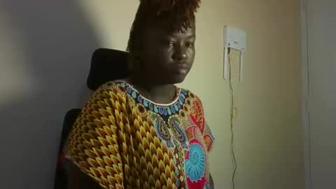 pretty_kemmy online show from October 2025 09:54:02 PM