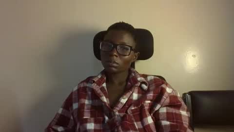 pretty_kemmy online show from October 2025 02:57:01 PM