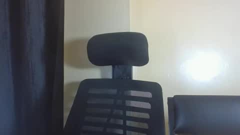 pretty_kemmy online show from October 2025 07:17:02 AM