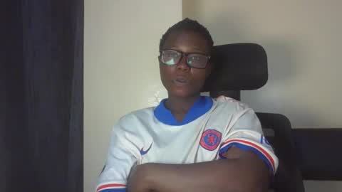 pretty_kemmy online show from October 2025 03:48:02 AM
