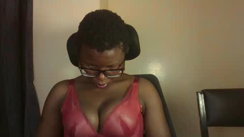 pretty_kemmy online show from October 2025 04:11:01 AM