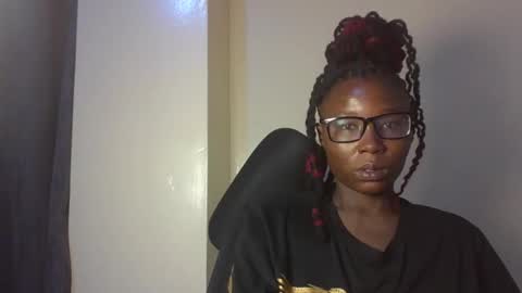 pretty_kemmy online show from October 2025 03:18:01 AM