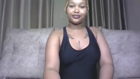Snapshot of pretty_little_baibe chatting on October 2025 10:50:01 PM Tracy online show from October 2025 10:50:01 PM