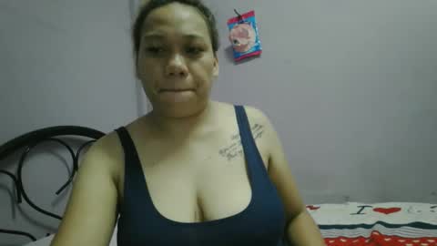 pretty_lyn08 online show from April 2026 03:39:02 PM