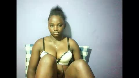 Snapshot of pretty_melinda2 chatting on February 2025 06:42:02 PM Mary Melinda online show from February 2025 06:42:02 PM