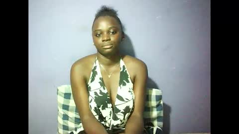 Snapshot of pretty_melinda2 chatting on February 2025 10:21:02 PM Mary Melinda online show from February 2025 10:21:02 PM