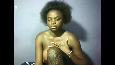 Snapshot of pretty_melinda2 chatting on February 2025 09:25:02 PM Mary Melinda online show from February 2025 09:25:02 PM