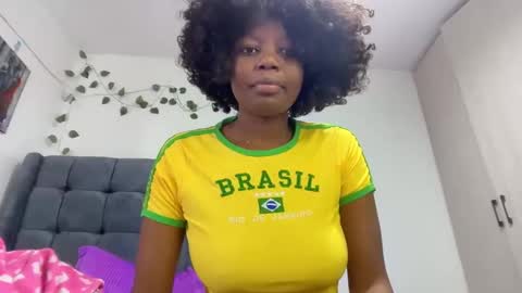 Snapshot of pretty_peaches chatting on December 2025 12:45:01 PM Pretty peaches online show from December 2025 12:45:01 PM