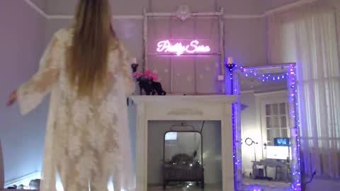 Pretty Sara online show from October 2025 12:38:01 AM