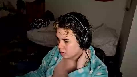 Snapshot of prettyandpeachy chatting on November 2025 10:41:02 PM Mistress Mallad online show from November 2025 10:41:02 PM