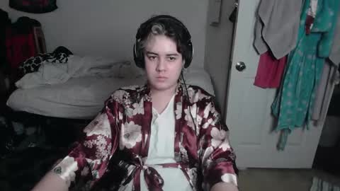 Snapshot of prettyandpeachy chatting on December 2025 12:41:01 AM Mistress Mallad online show from December 2025 12:41:01 AM