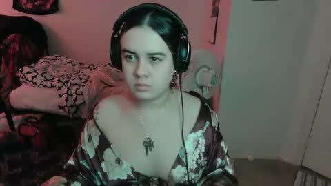 Snapshot of prettyandpeachy chatting on February 2026 12:15:02 AM Mistress Mallad online show from February 2026 12:15:02 AM