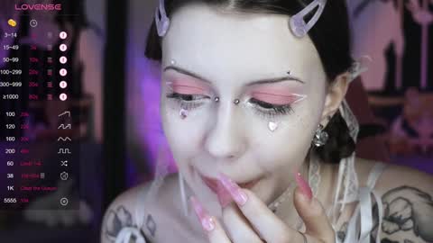 Violet online show from January 2025 06:38:02 PM