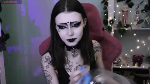 Snapshot of prettybones chatting on February 2026 11:14:02 PM Violet online show from February 2026 11:14:02 PM