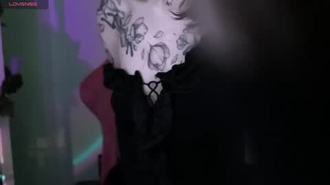 Snapshot of prettybones chatting on February 2026 08:45:01 PM Violet online show from February 2026 08:45:01 PM