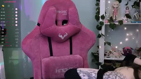 Snapshot of prettybones chatting on February 2026 09:30:02 PM Violet online show from February 2026 09:30:02 PM