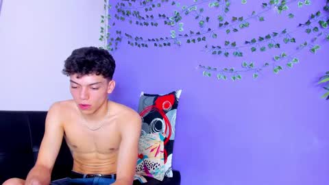 Snapshot of prettybunnies08 chatting on February 2025 02:01:01 AM Enzo Denis online show from February 2025 02:01:01 AM