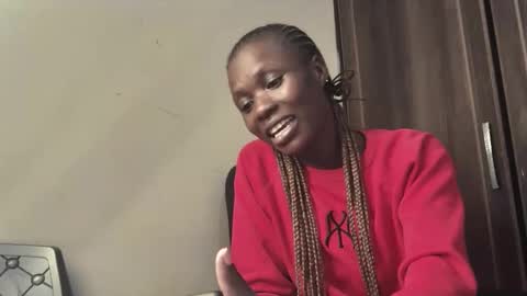 Snapshot of prettychichi25 chatting on October 2025 07:53:01 AM Vee online show from October 2025 07:53:01 AM