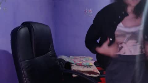 Snapshot of prettyjulliette chatting on December 2024 02:30:01 PM prettyjulliette online show from December 2024 02:30:01 PM