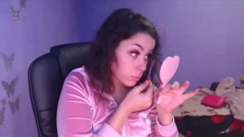 Snapshot of prettyjulliette chatting on January 2025 02:02:02 PM prettyjulliette online show from January 2025 02:02:02 PM