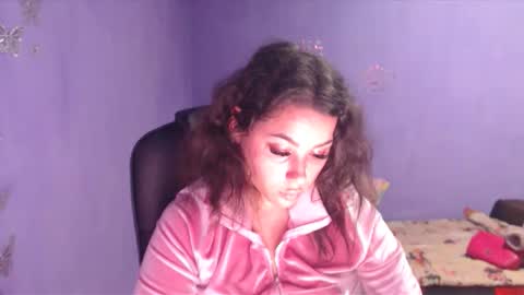 Snapshot of prettyjulliette chatting on January 2025 07:00:02 PM prettyjulliette online show from January 2025 07:00:02 PM