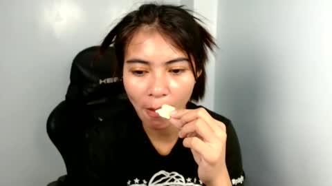 Snapshot of prettylittle_lady chatting on June 2026 12:55:02 AM prettylittle_lady online show from June 2026 12:55:02 AM