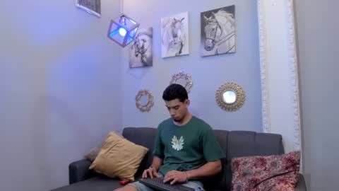 prince_arthur77 online show from February 2025 12:43:02 PM