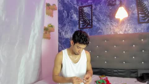 prince_arthur77 online show from November 2025 01:20:01 PM