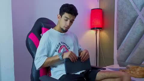 prince_arthur77 online show from February 2026 01:51:02 PM