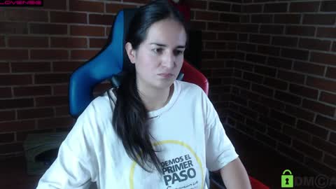 Snapshot of princesa_leia_zathur chatting on May 2026 09:23:01 PM Leia online show from May 2026 09:23:01 PM