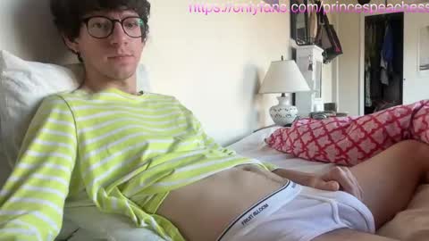 Peaches online show from October 2025 08:40:02 PM