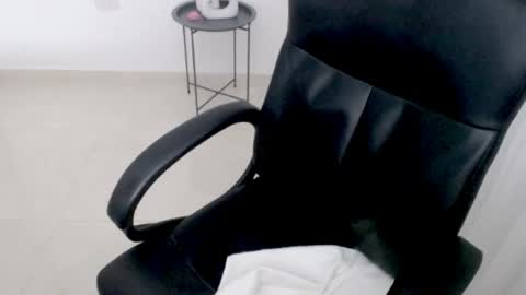 valery dollx online show from April 2026 12:17:01 AM