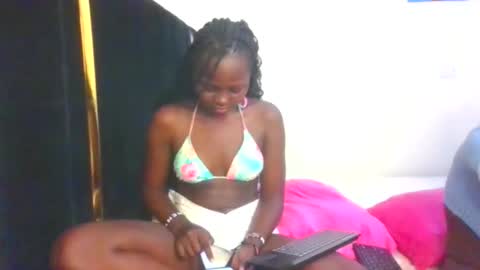 Snapshot of princess_bee1 chatting on December 2025 06:52:02 AM princess online show from December 2025 06:52:02 AM