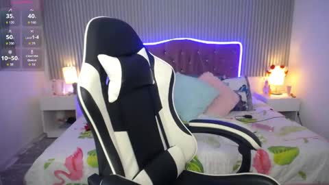 princess_skinny18 online show from June 2026 06:13:02 PM