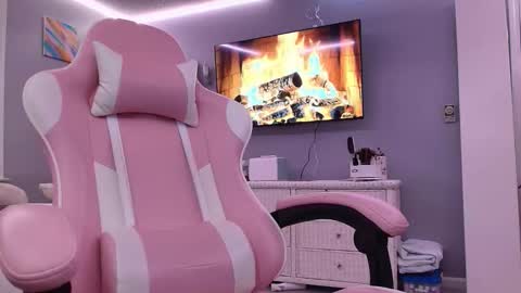 Snapshot of princesselysia99 chatting on January 2026 11:47:02 PM Princess Elysia online show from January 2026 11:47:02 PM