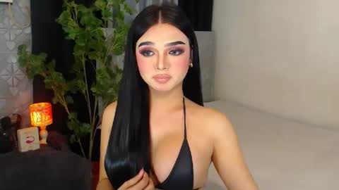 Snapshot of princesshugecumontop chatting on December 2024 01:42:02 PM PrincessDONT FORGET TO FOLLOW ME online show from December 2024 01:42:02 PM