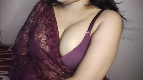 priyu_ online show from November 2025 05:14:02 PM