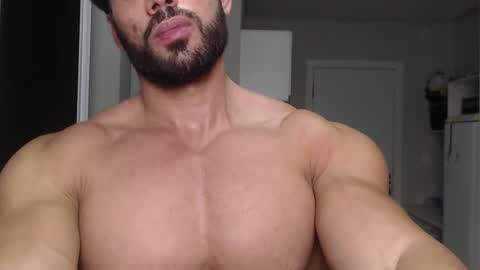 Snapshot of promuscles4u chatting on December 2024 11:08:02 PM promuscles4u online show from December 2024 11:08:02 PM