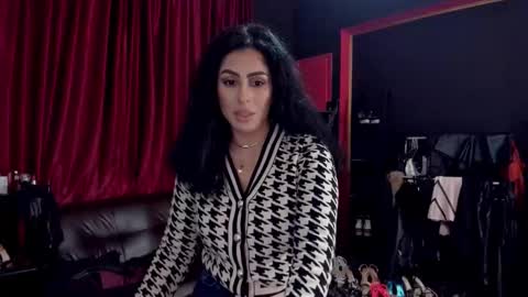 Snapshot of puffy_love chatting on November 2025 10:42:02 PM MissPuffyLove online show from November 2025 10:42:02 PM