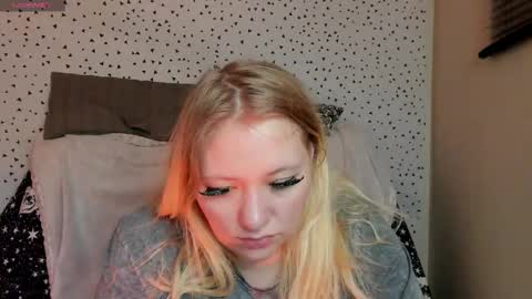 Snapshot of puffybun chatting on February 2026 10:28:02 PM puffybun online show from February 2026 10:28:02 PM