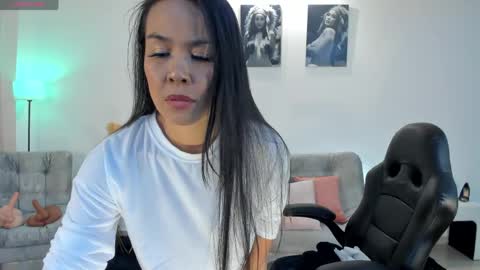 Snapshot of puiyeee chatting on April 2026 02:09:02 PM Pui Yeee online show from April 2026 02:09:02 PM