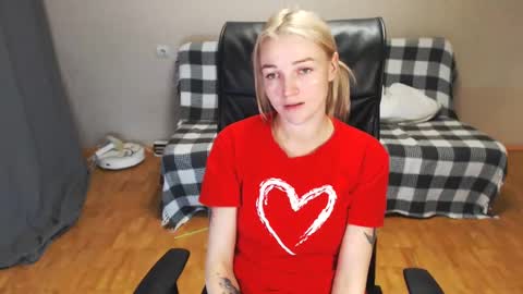 Snapshot of puma_ma chatting on January 2025 12:01:02 PM Polly online show from January 2025 12:01:02 PM