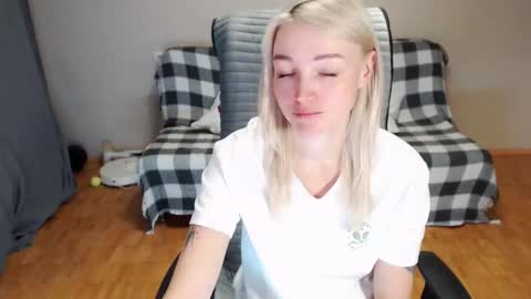 Polly online show from February 2026 03:33:01 AM