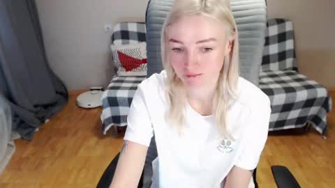 Snapshot of puma_ma chatting on April 2026 06:07:02 AM Polly online show from April 2026 06:07:02 AM