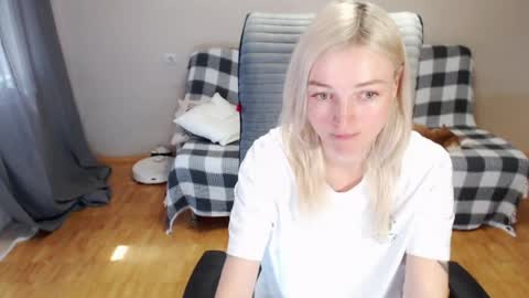 Snapshot of puma_ma chatting on May 2026 06:10:02 AM Polly online show from May 2026 06:10:02 AM